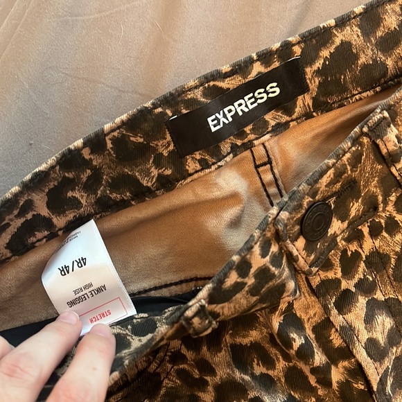 New without tags! Express Cheetah Print Jeans size 4 - Picture 3 of 5